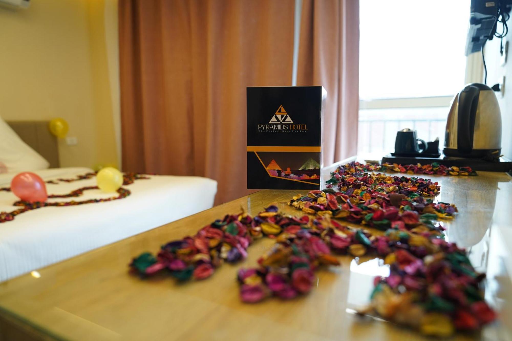 Pyramids Hotel Kafret el-Gabal 外观 照片