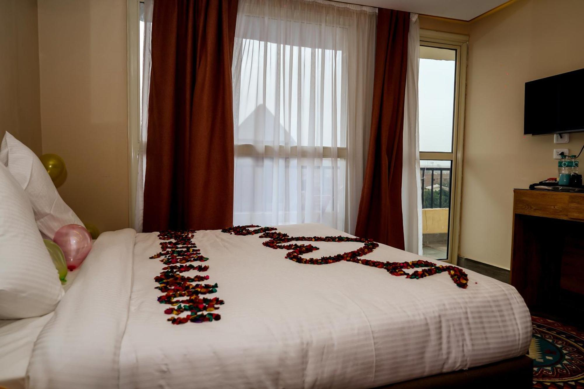 Pyramids Hotel Kafret el-Gabal 外观 照片